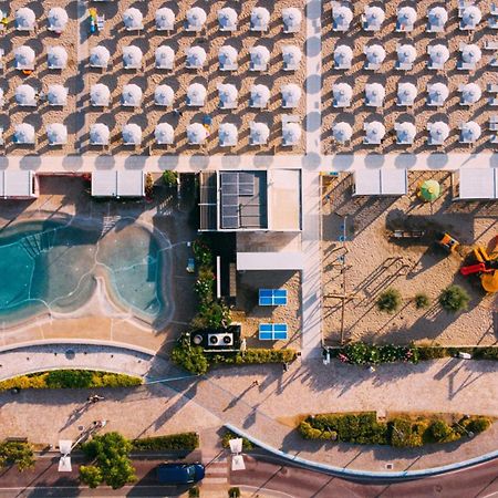 Hotel International Direttamente Sulla Sabbia ميسانو ادرياتيكو المظهر الخارجي الصورة